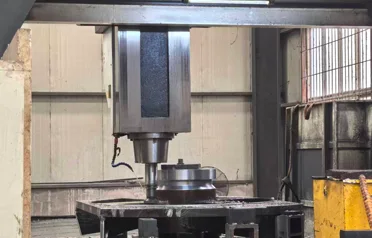 Como a usinagem de pórticos CNC em grande escala solidifica a competitividade de exportação de componentes personalizados? A Tangshan Yuexin Machinery cultiva o mercado de fornecimento da indústria pesada no exterior por meio da inovação de processos.